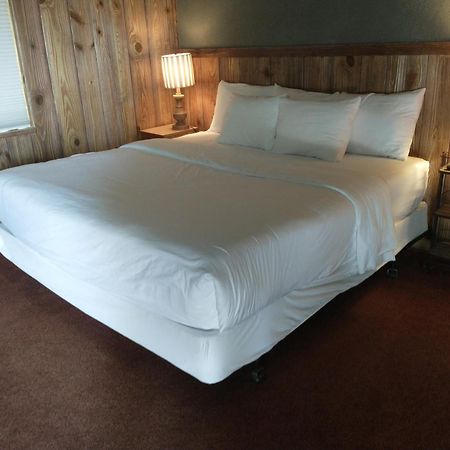 Simmer Motel Wamego Экстерьер фото