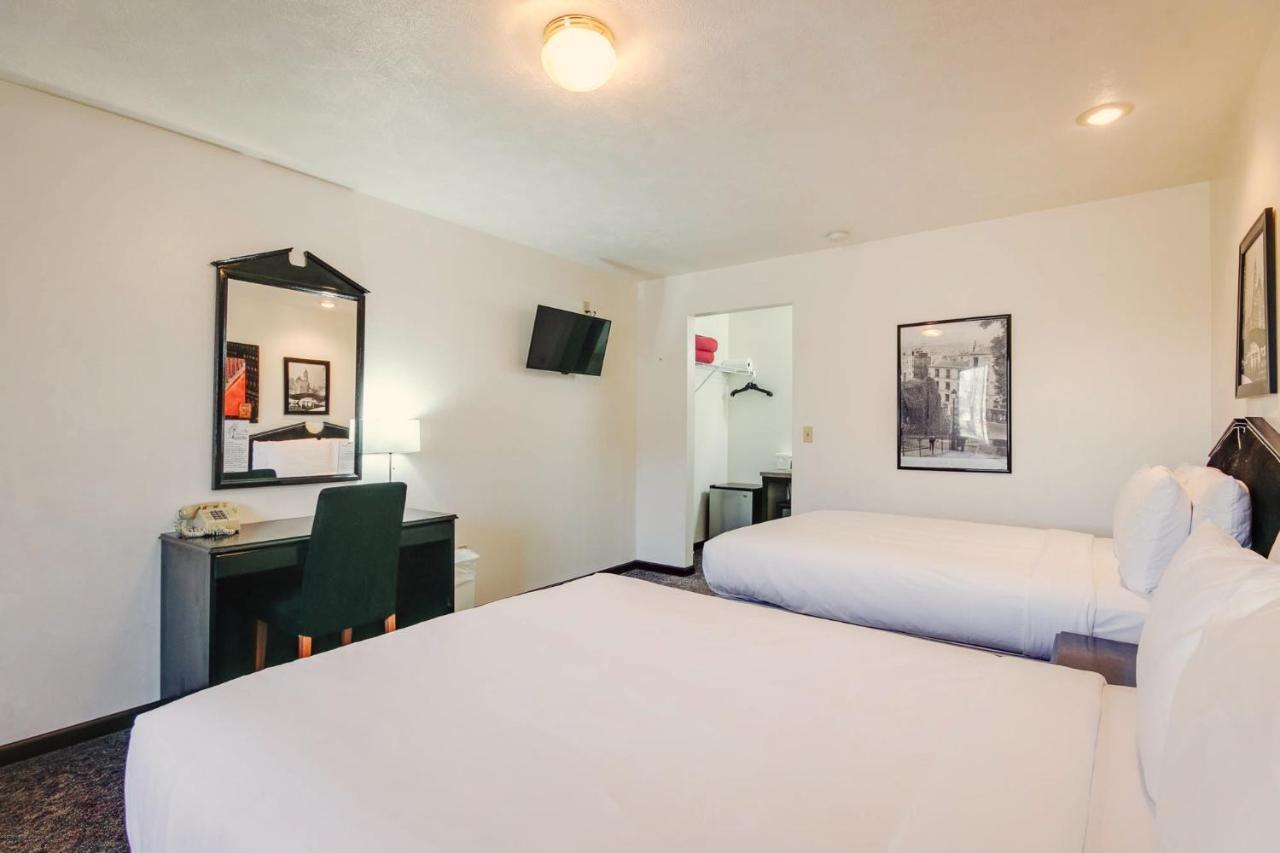 Simmer Motel Wamego Экстерьер фото