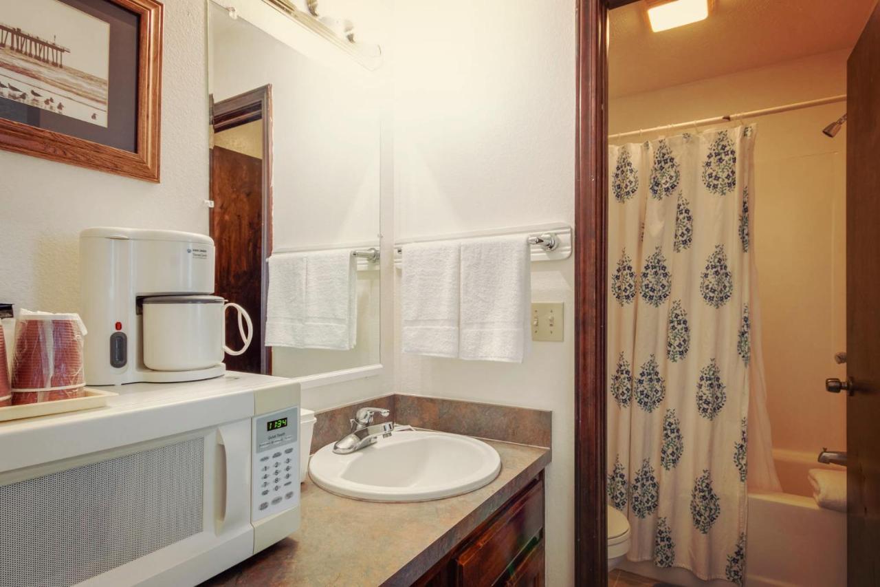 Simmer Motel Wamego Экстерьер фото