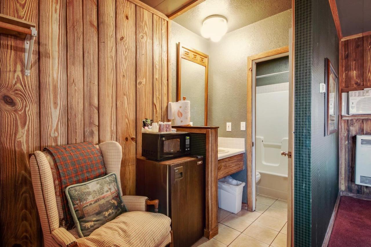 Simmer Motel Wamego Экстерьер фото