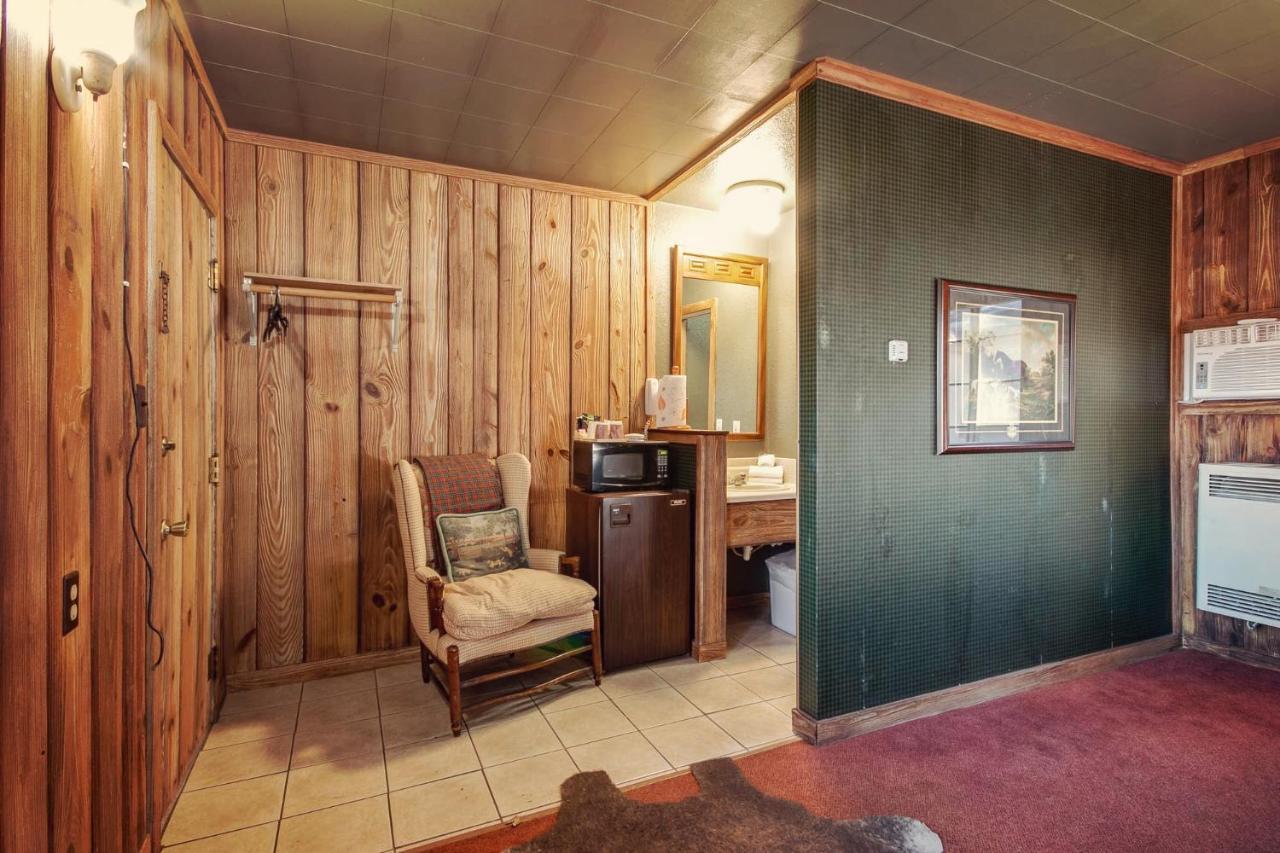 Simmer Motel Wamego Экстерьер фото