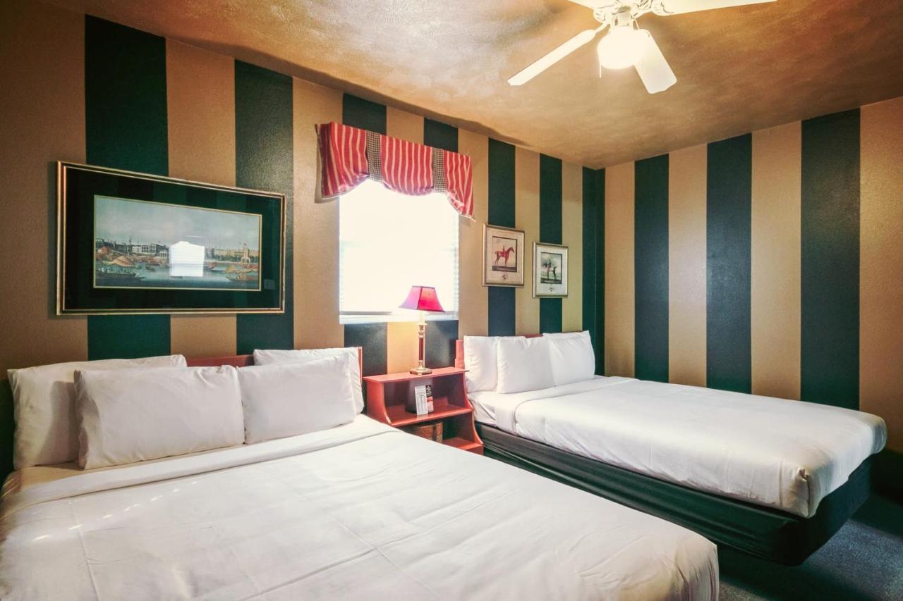 Simmer Motel Wamego Экстерьер фото