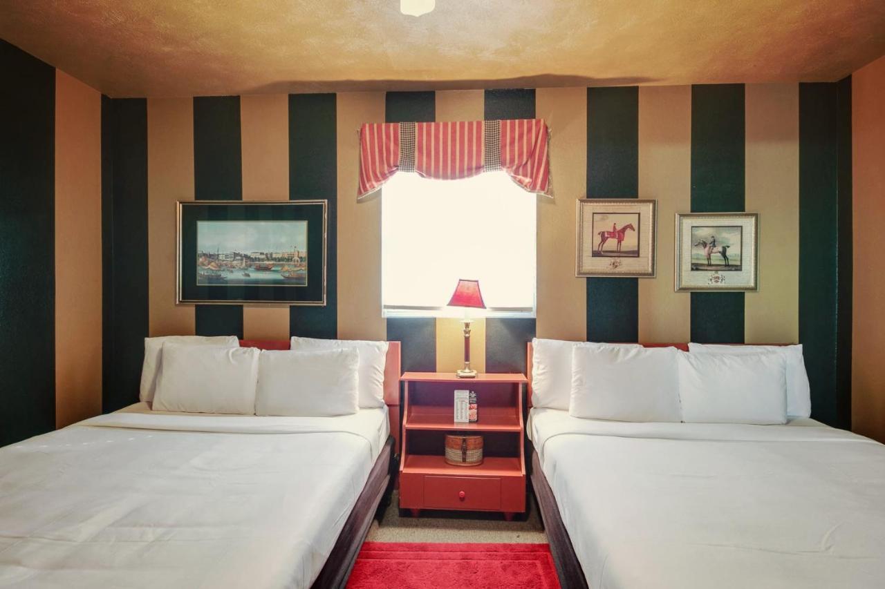 Simmer Motel Wamego Экстерьер фото