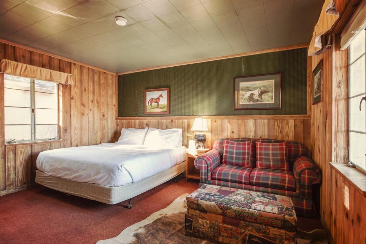 Simmer Motel Wamego Экстерьер фото