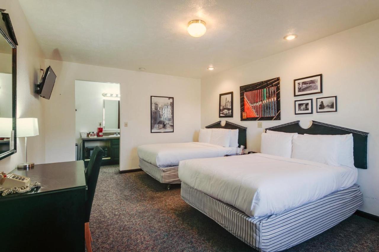 Simmer Motel Wamego Экстерьер фото