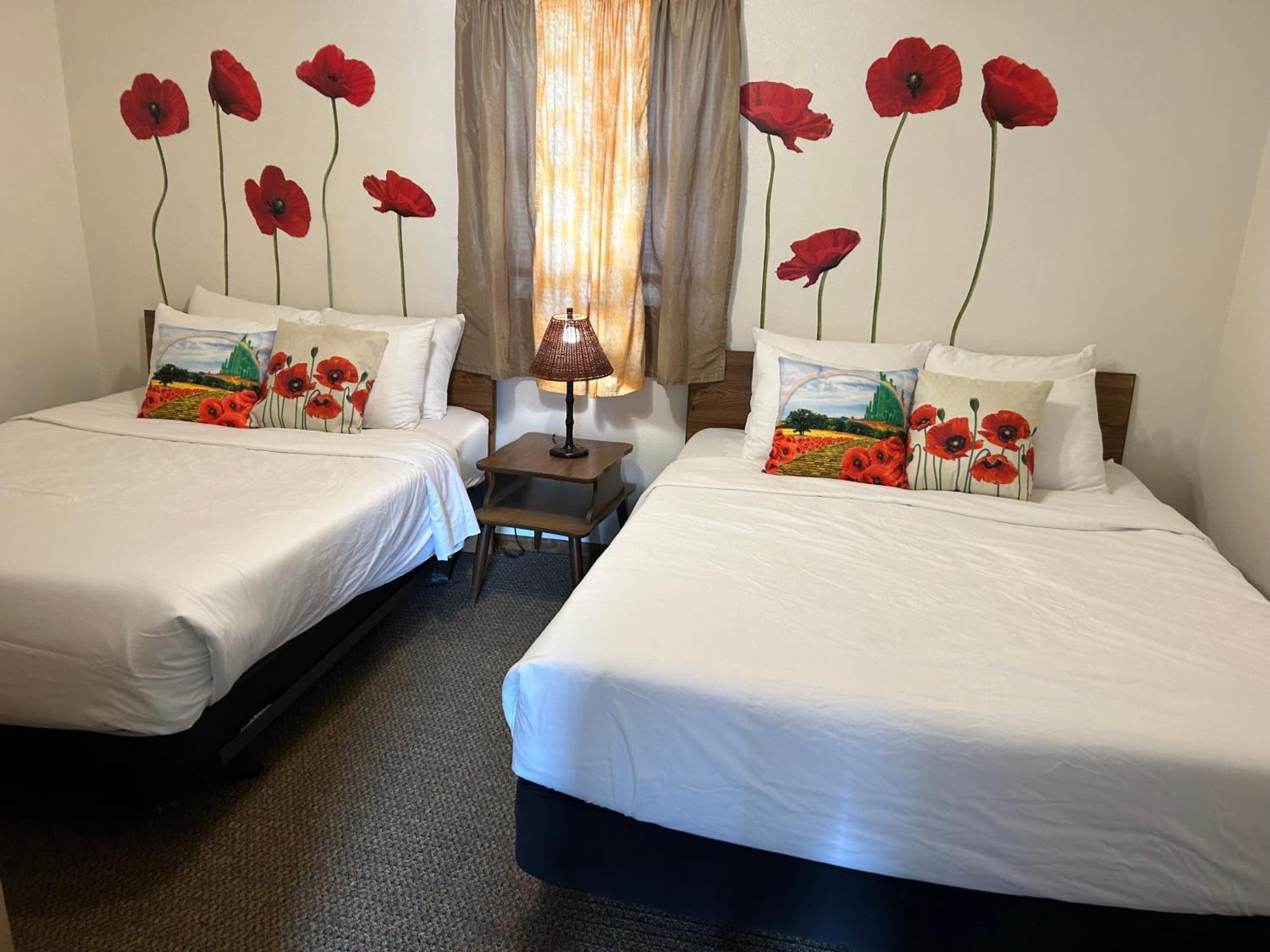 Simmer Motel Wamego Экстерьер фото